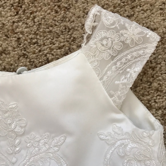 Flower Girl Dress - Picture 2 of 8